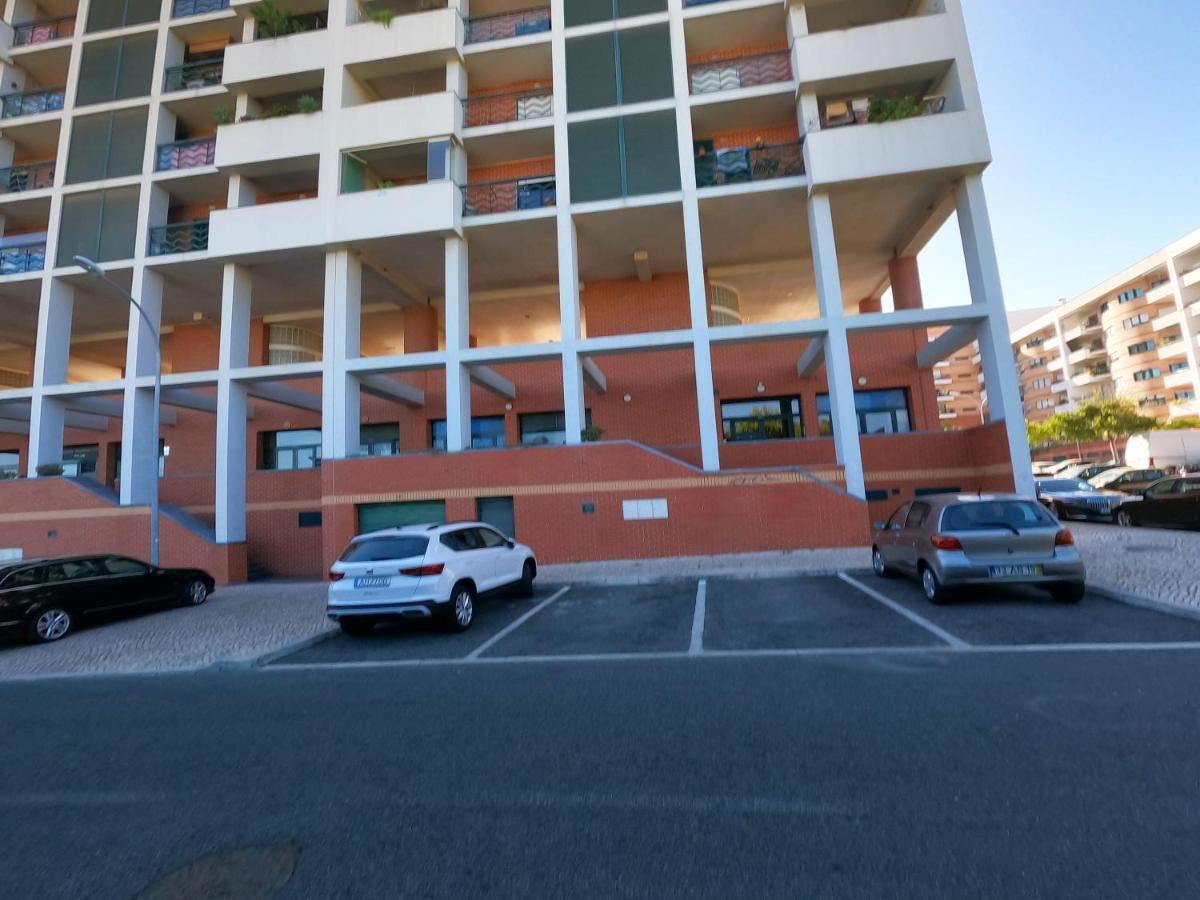 Lisbon 2 Bedroom Apartment With Balcony In Alges Luaran gambar