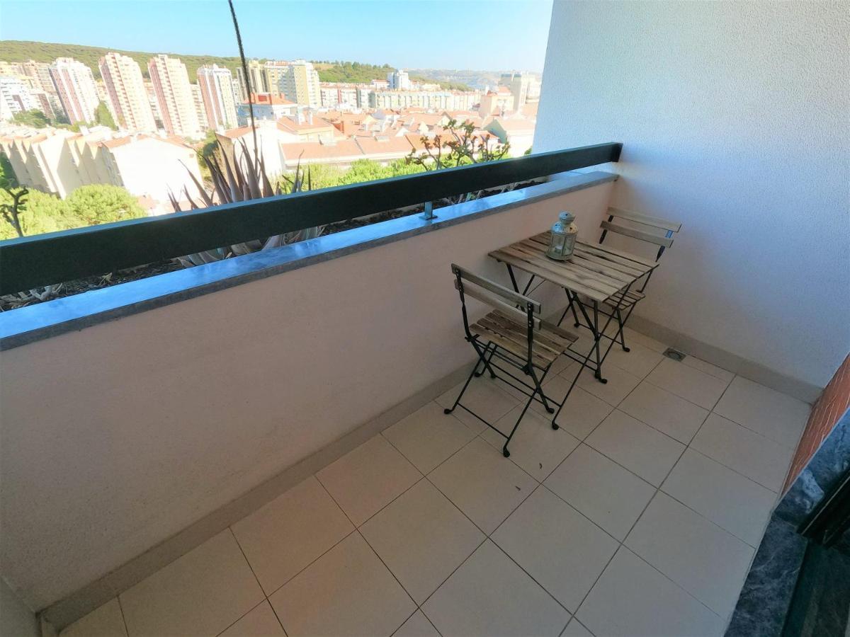 Lisbon 2 Bedroom Apartment With Balcony In Alges Luaran gambar