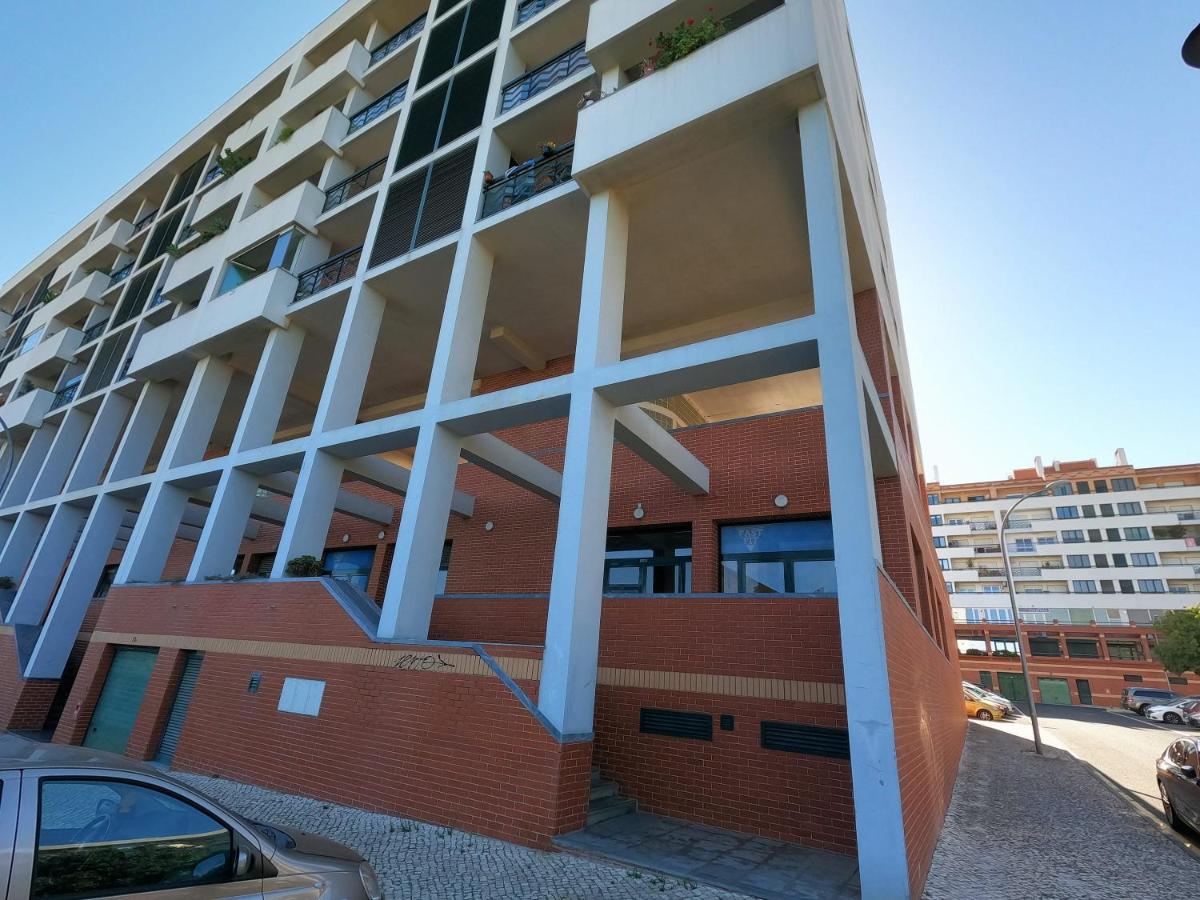 Lisbon 2 Bedroom Apartment With Balcony In Alges Luaran gambar