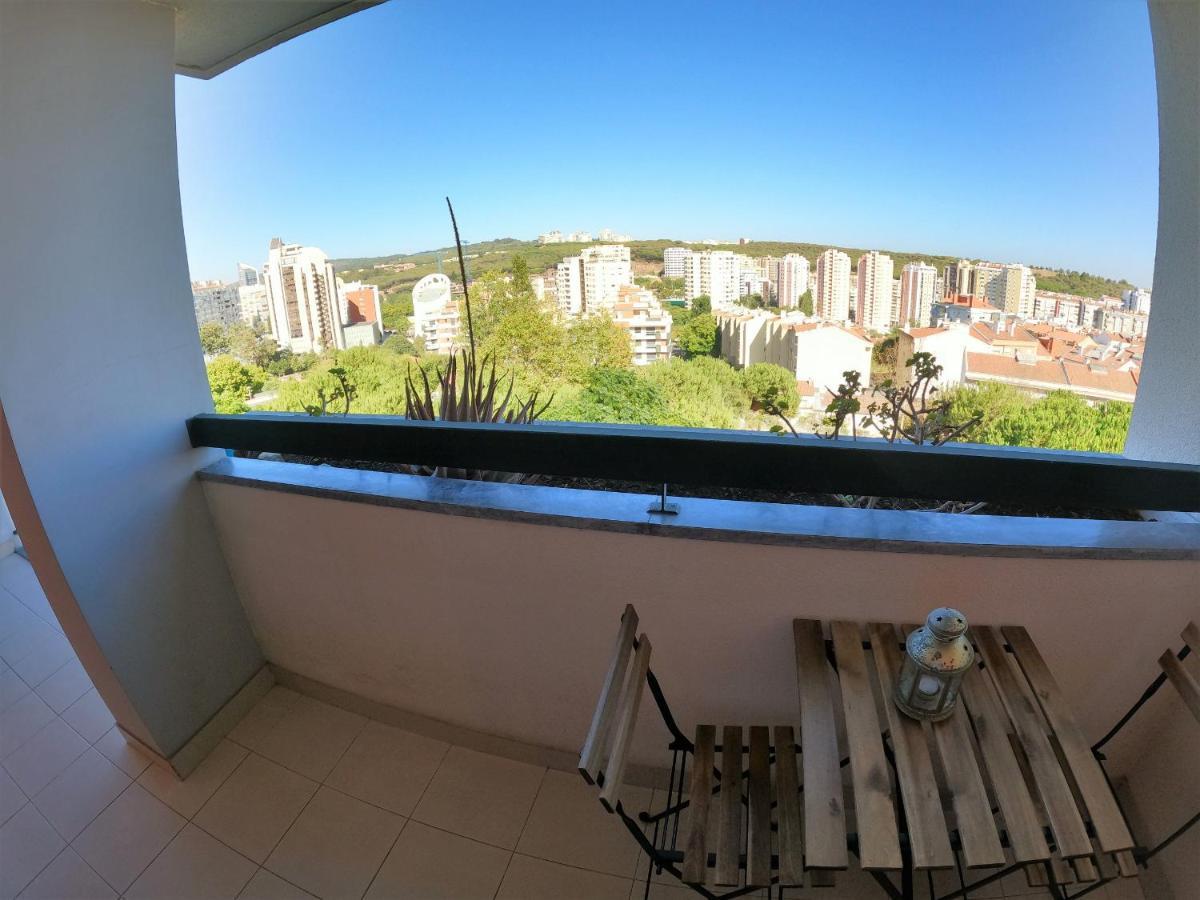 Lisbon 2 Bedroom Apartment With Balcony In Alges Luaran gambar