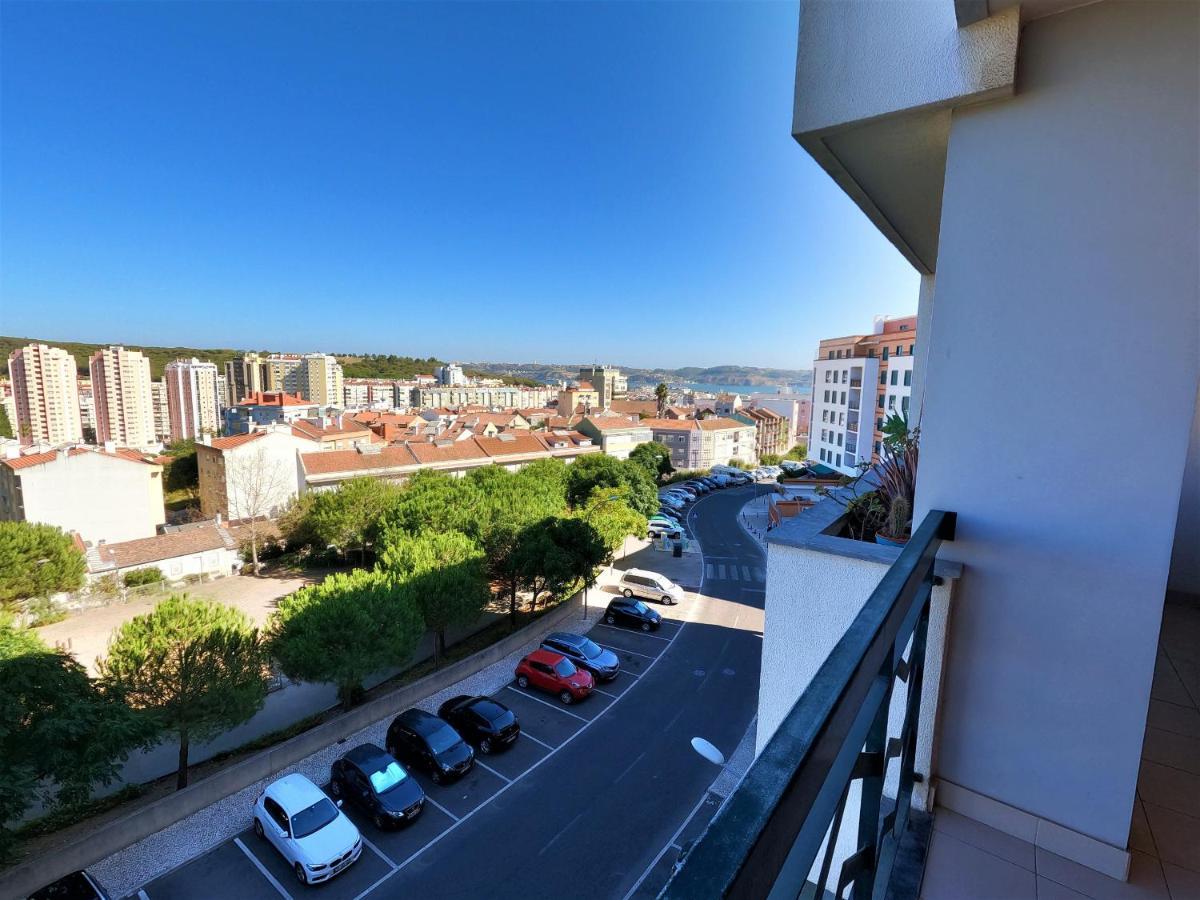 Lisbon 2 Bedroom Apartment With Balcony In Alges Luaran gambar