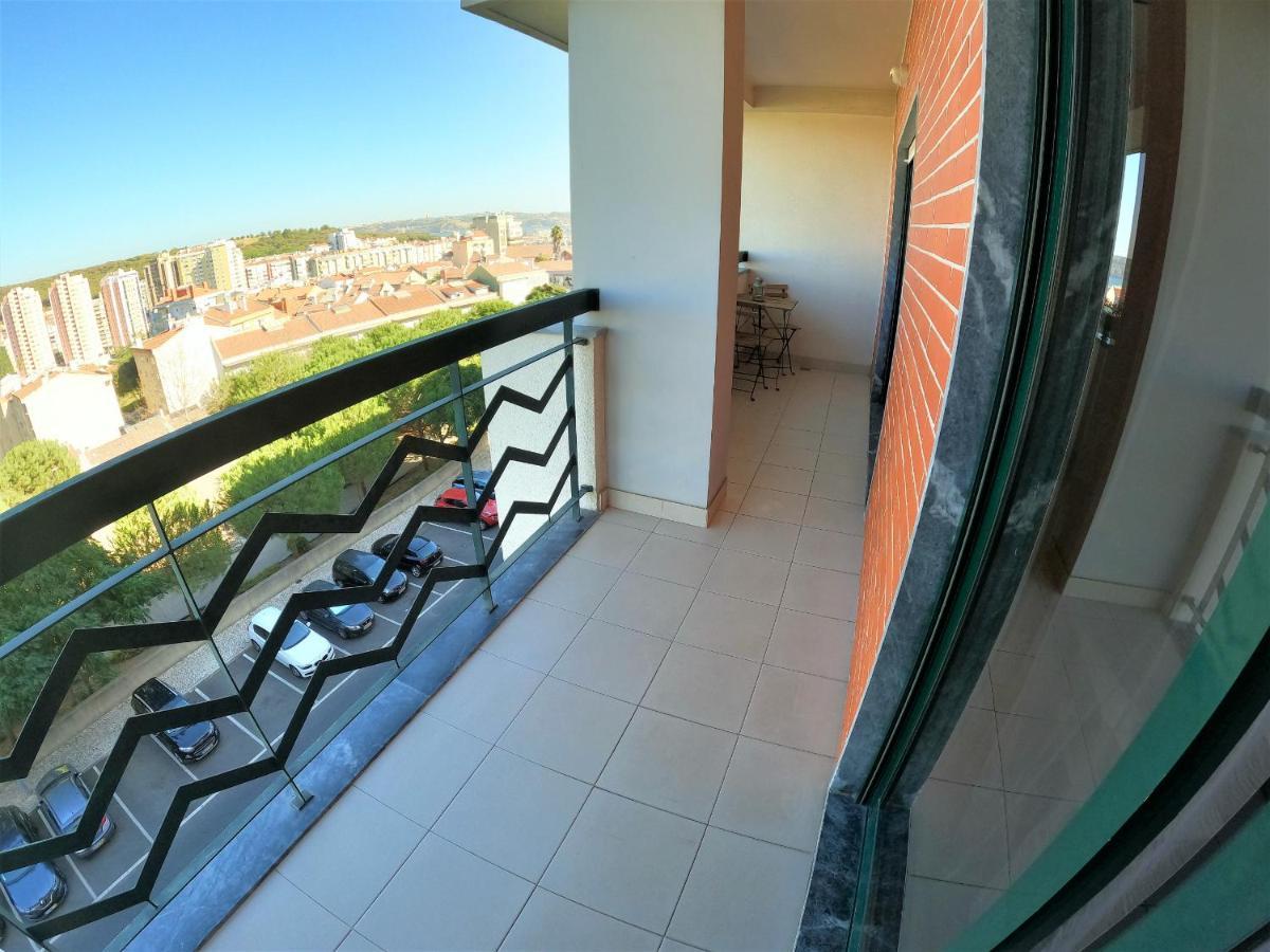 Lisbon 2 Bedroom Apartment With Balcony In Alges Luaran gambar